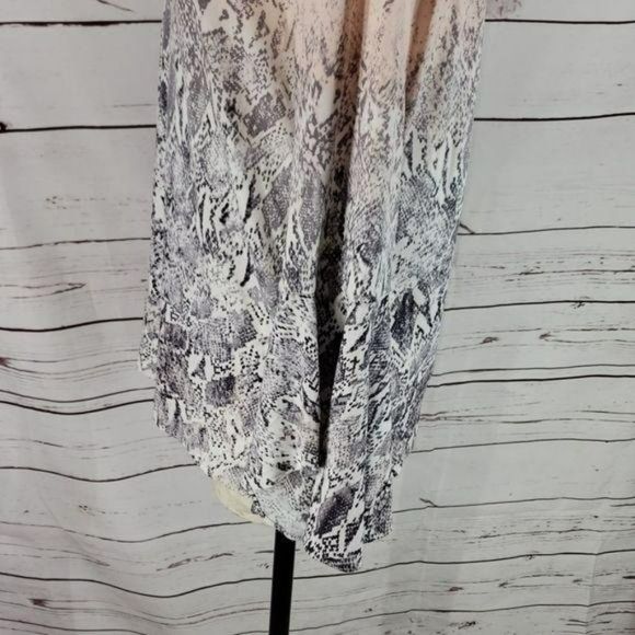 CalvinĀ Klein Women's SnakeāPrint Pink Bell Sleeve Blouseā Small - Picture 5 of 8